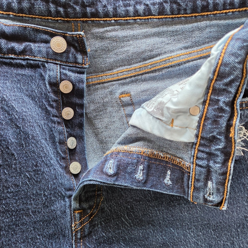 Levis 501 Jeans Womens W32 L26 Dark Wash Distressed Button Fly Denim - Picture 4 of 10